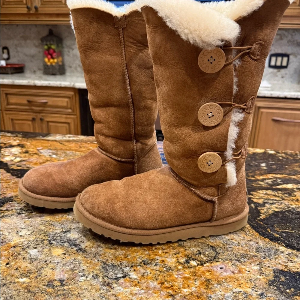 UGG Tan Shearling Winter Boots - Picture 1 of 6